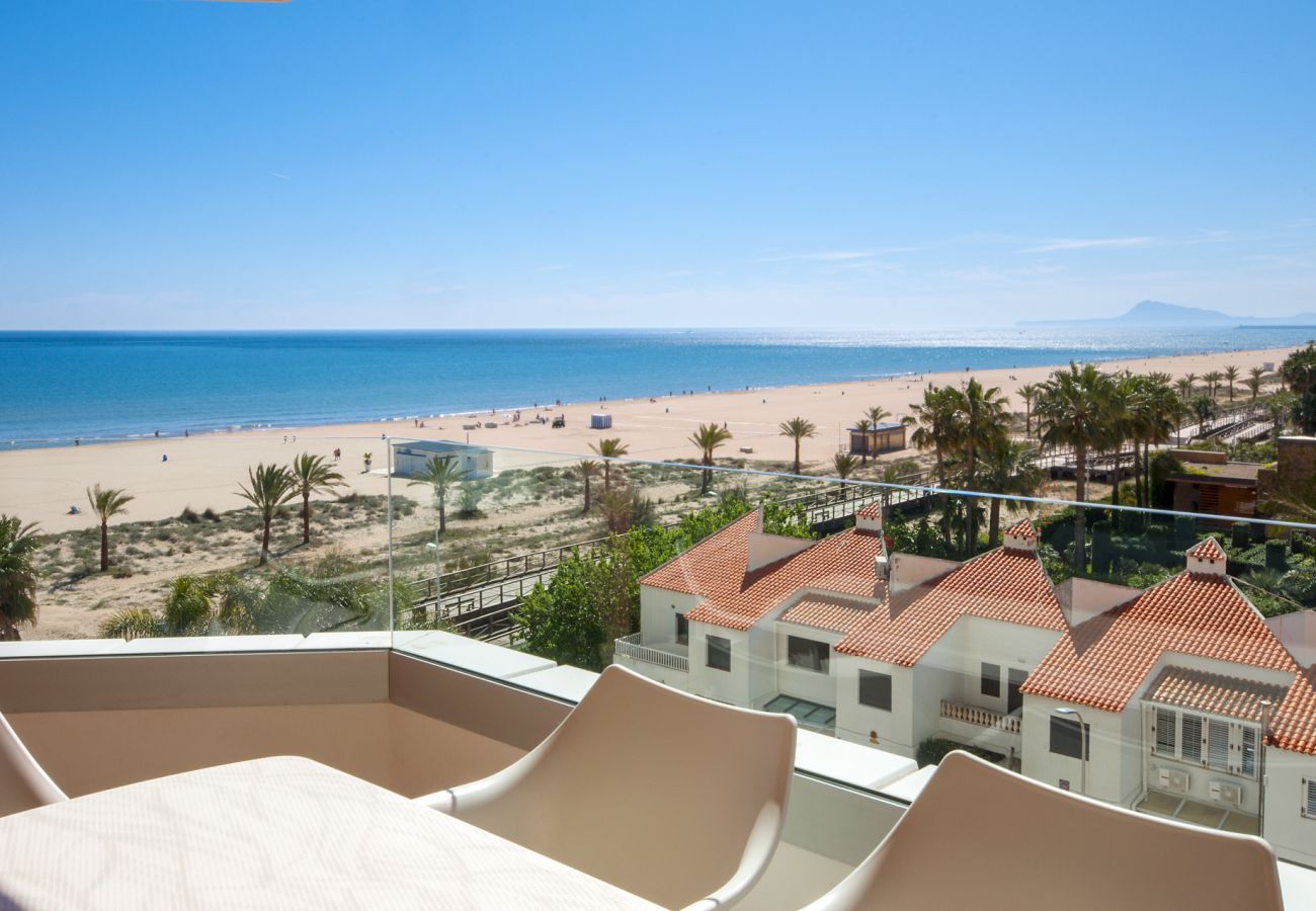 Apartment in Playa de Gandía - Family Getaway To The Beach! Luxurious Seanfront Retreat.