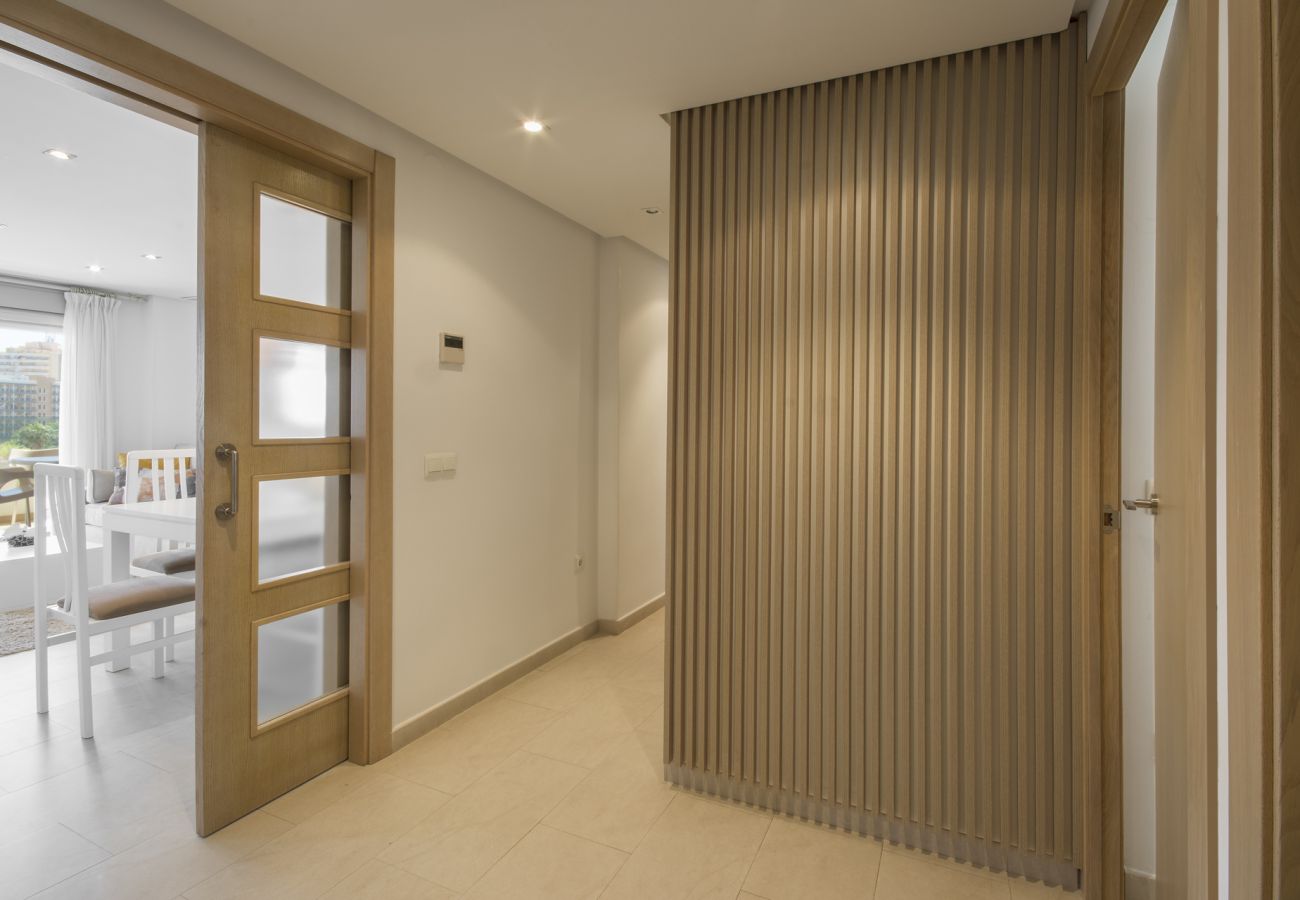 Apartment in Playa de Gandía - Family Getaway To The Beach! Luxurious Seanfront Retreat.