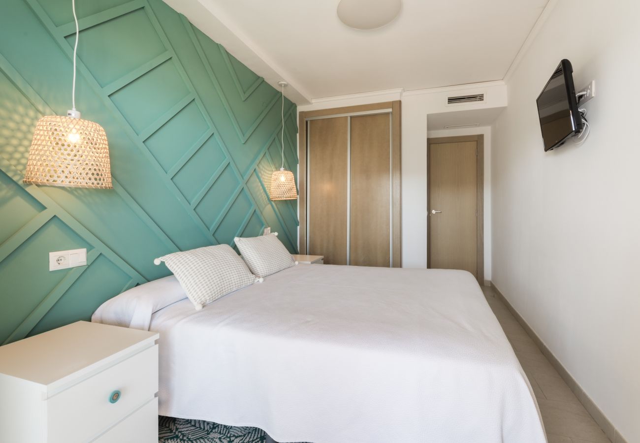 Apartment in Playa de Gandía - Family Getaway To The Beach! Luxurious Seanfront Retreat.