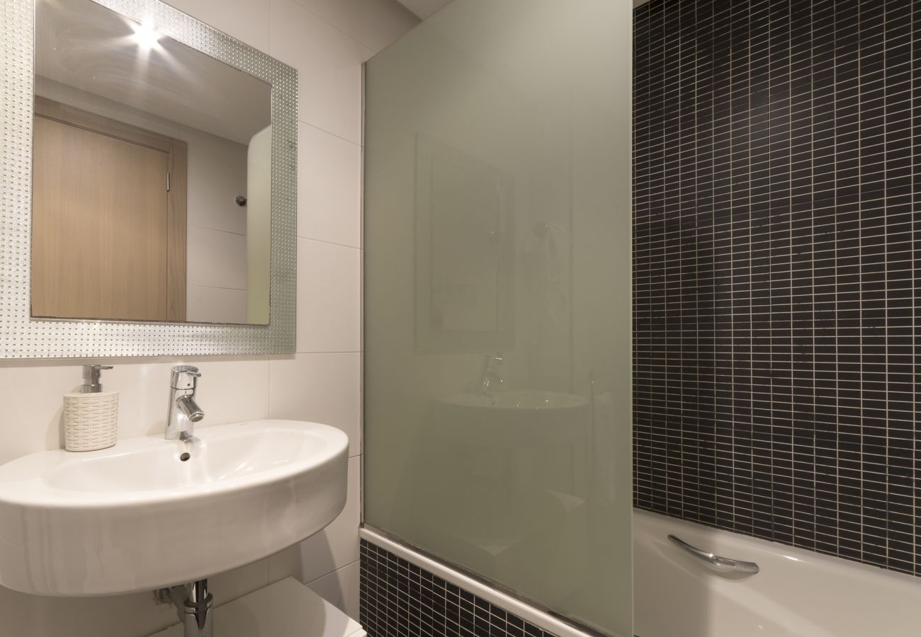 Apartment in Playa de Gandía - Family Getaway To The Beach! Luxurious Seanfront Retreat.