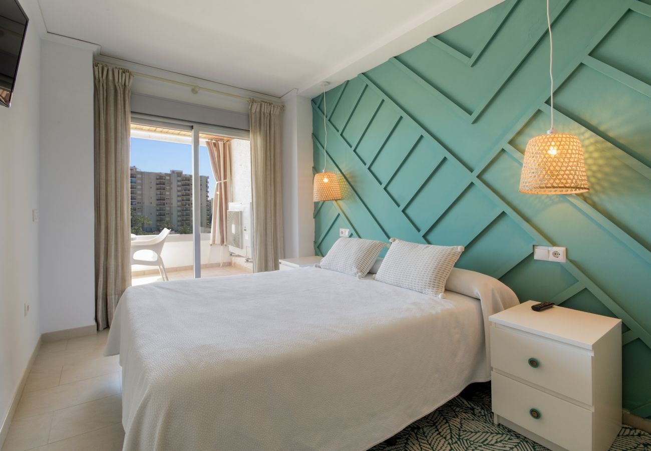 Apartment in Playa de Gandía - Family Getaway To The Beach! Luxurious Seanfront Retreat.