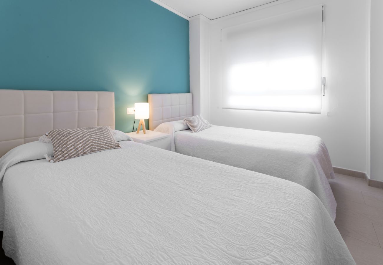 Apartment in Playa de Gandía - Family Getaway To The Beach! Luxurious Seanfront Retreat.