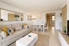 Apartment in Playa de Gandía - Family Getaway To The Beach! Luxurious Seanfront Retreat.