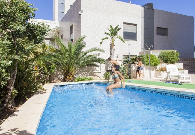 Apartment in Playa de Gandía - Oceanfront condo with amazing view in sunny terrace. Apartment in Playa de Gandía - Oceanfront condo with amazing view in sunny terrace.