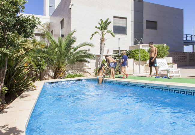Apartment in Playa de Gandía - Oceanfront condo with amazing view in sunny terrace. Apartment in Playa de Gandía - Oceanfront condo with amazing view in sunny terrace.