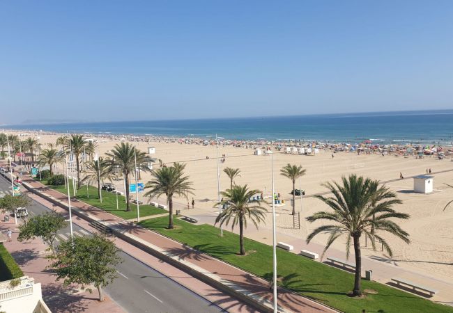 Apartment in Playa de Gandía - Oceanfront condo with amazing view in sunny terrace. Apartment in Playa de Gandía - Oceanfront condo with amazing view in sunny terrace.