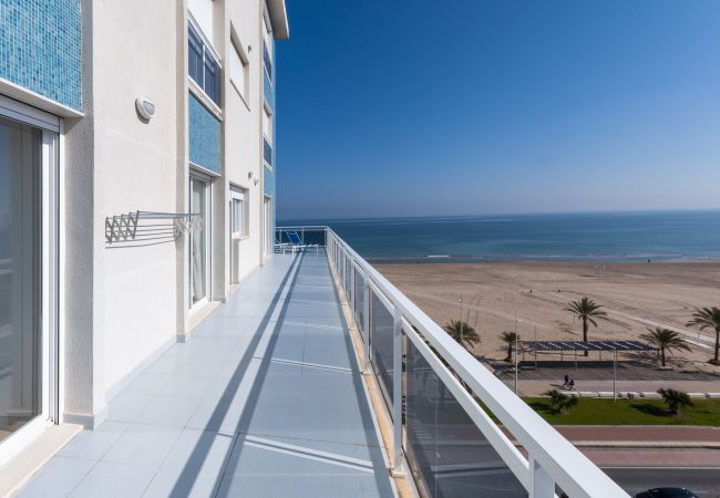 Apartment in Playa de Gandía - Oceanfront condo with amazing view in sunny terrace. Apartment in Playa de Gandía - Oceanfront condo with amazing view in sunny terrace.