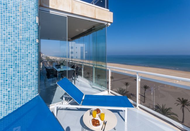 Apartment in Playa de Gandía - Oceanfront condo with amazing view in sunny terrace. Apartment in Playa de Gandía - Oceanfront condo with amazing view in sunny terrace.