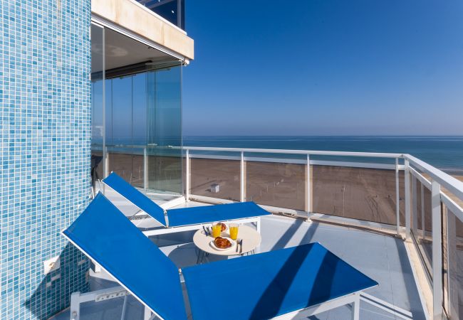 Apartment in Playa de Gandía - Oceanfront condo with amazing view in sunny terrace. Apartment in Playa de Gandía - Oceanfront condo with amazing view in sunny terrace.