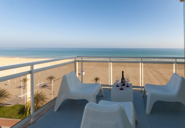 Apartment in Playa de Gandía - Oceanfront condo with amazing view in sunny terrace. Apartment in Playa de Gandía - Oceanfront condo with amazing view in sunny terrace.