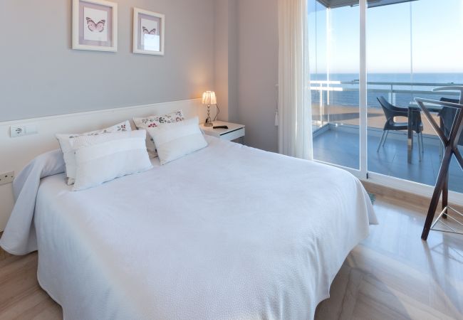 Apartment in Playa de Gandía - Oceanfront condo with amazing view in sunny terrace. Apartment in Playa de Gandía - Oceanfront condo with amazing view in sunny terrace.