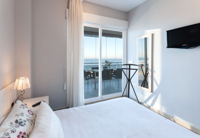 Apartment in Playa de Gandía - Oceanfront condo with amazing view in sunny terrace. Apartment in Playa de Gandía - Oceanfront condo with amazing view in sunny terrace.