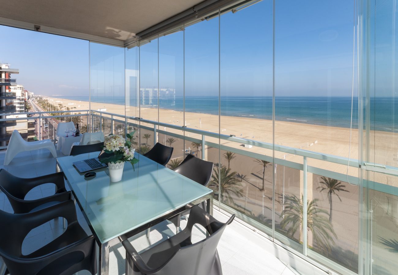 Apartment in Playa de Gandía - Oceanfront condo with amazing view in sunny terrace.