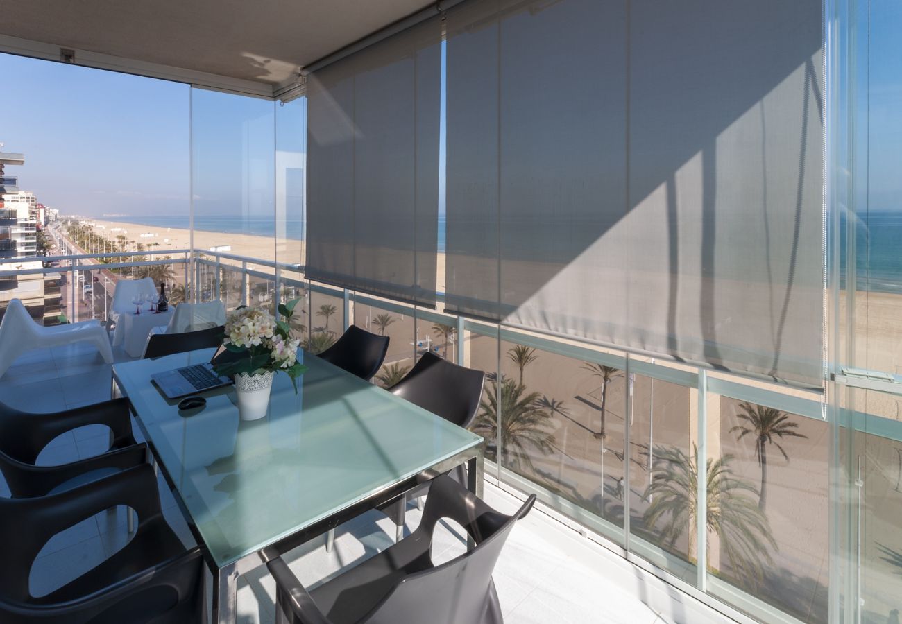 Apartment in Playa de Gandía - Oceanfront condo with amazing view in sunny terrace.