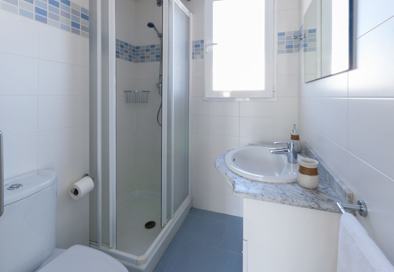 Apartment in Playa de Gandía - Oceanfront condo with amazing view in sunny terrace.