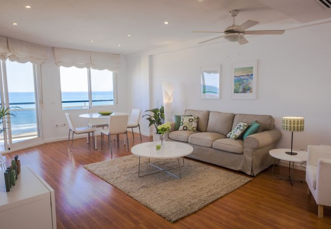 Apartment in Playa de Gandía - Ocean view condo located steps from the beach. Modern decoration! Apartment in Playa de Gandía - Ocean view condo located steps from the beach. Modern decoration!