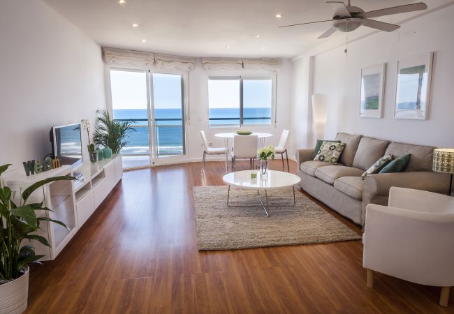  in Playa de Gandía - Ocean view condo located steps from the beach. Modern decoration!