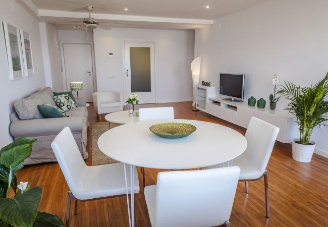 Apartment in Playa de Gandía - Ocean view condo located steps from the beach. Modern decoration! Apartment in Playa de Gandía - Ocean view condo located steps from the beach. Modern decoration!