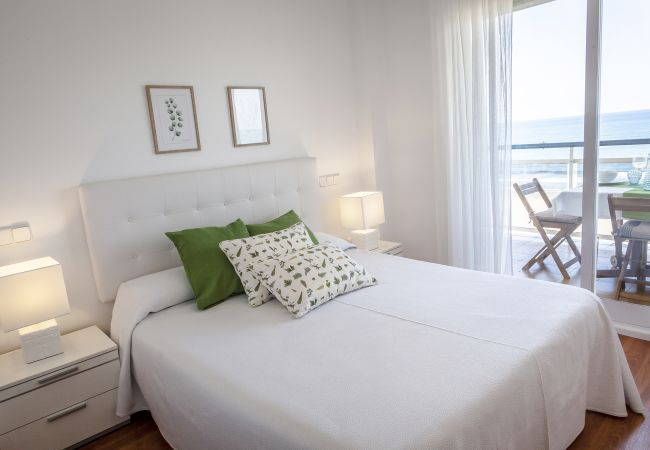 Apartment in Playa de Gandía - Ocean view condo located steps from the beach. Modern decoration! Apartment in Playa de Gandía - Ocean view condo located steps from the beach. Modern decoration!