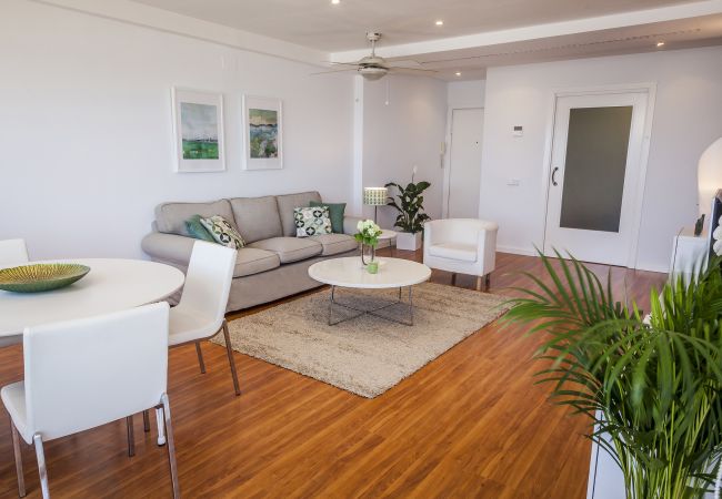 Apartment in Playa de Gandía - Ocean view condo located steps from the beach. Modern decoration! Apartment in Playa de Gandía - Ocean view condo located steps from the beach. Modern decoration!