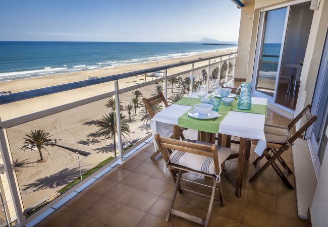 Apartment in Playa de Gandía - Ocean view condo located steps from the beach. Modern decoration! Apartment in Playa de Gandía - Ocean view condo located steps from the beach. Modern decoration!