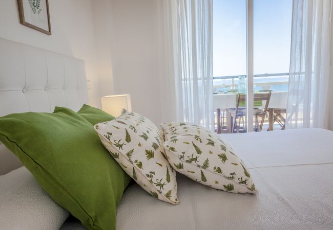 Apartment in Playa de Gandía - Ocean view condo located steps from the beach. Modern decoration! Apartment in Playa de Gandía - Ocean view condo located steps from the beach. Modern decoration!