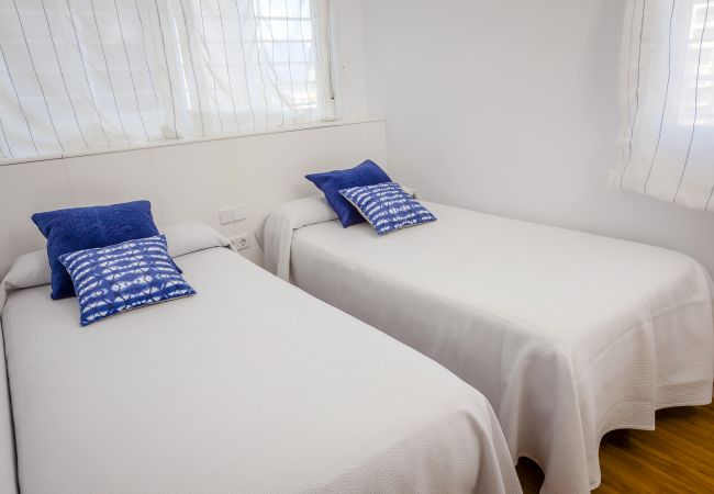 Apartment in Playa de Gandía - Ocean view condo located steps from the beach. Modern decoration! Apartment in Playa de Gandía - Ocean view condo located steps from the beach. Modern decoration!