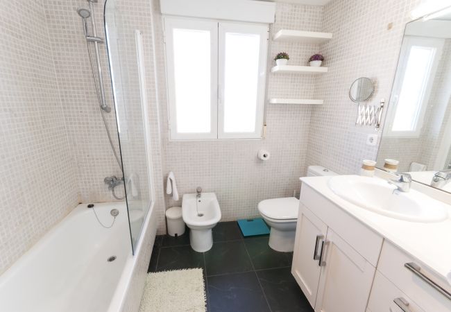 Apartment in Playa de Gandía - Ocean view condo located steps from the beach. Modern decoration! Apartment in Playa de Gandía - Ocean view condo located steps from the beach. Modern decoration!