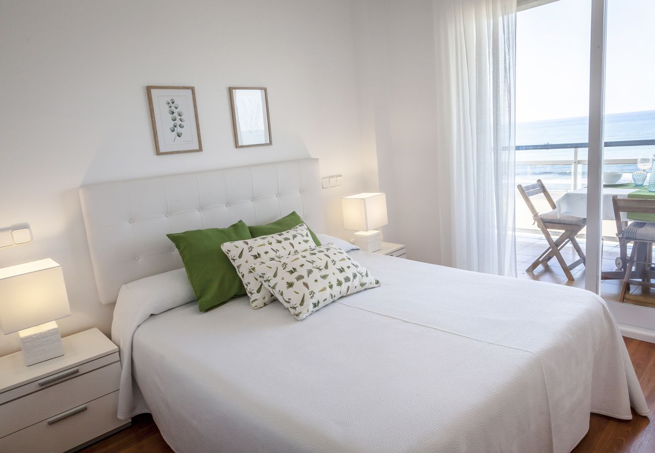 Apartment in Playa de Gandía - Ocean view condo located steps from the beach. Modern decoration! Apartment in Playa de Gandía - Ocean view condo located steps from the beach. Modern decoration!
