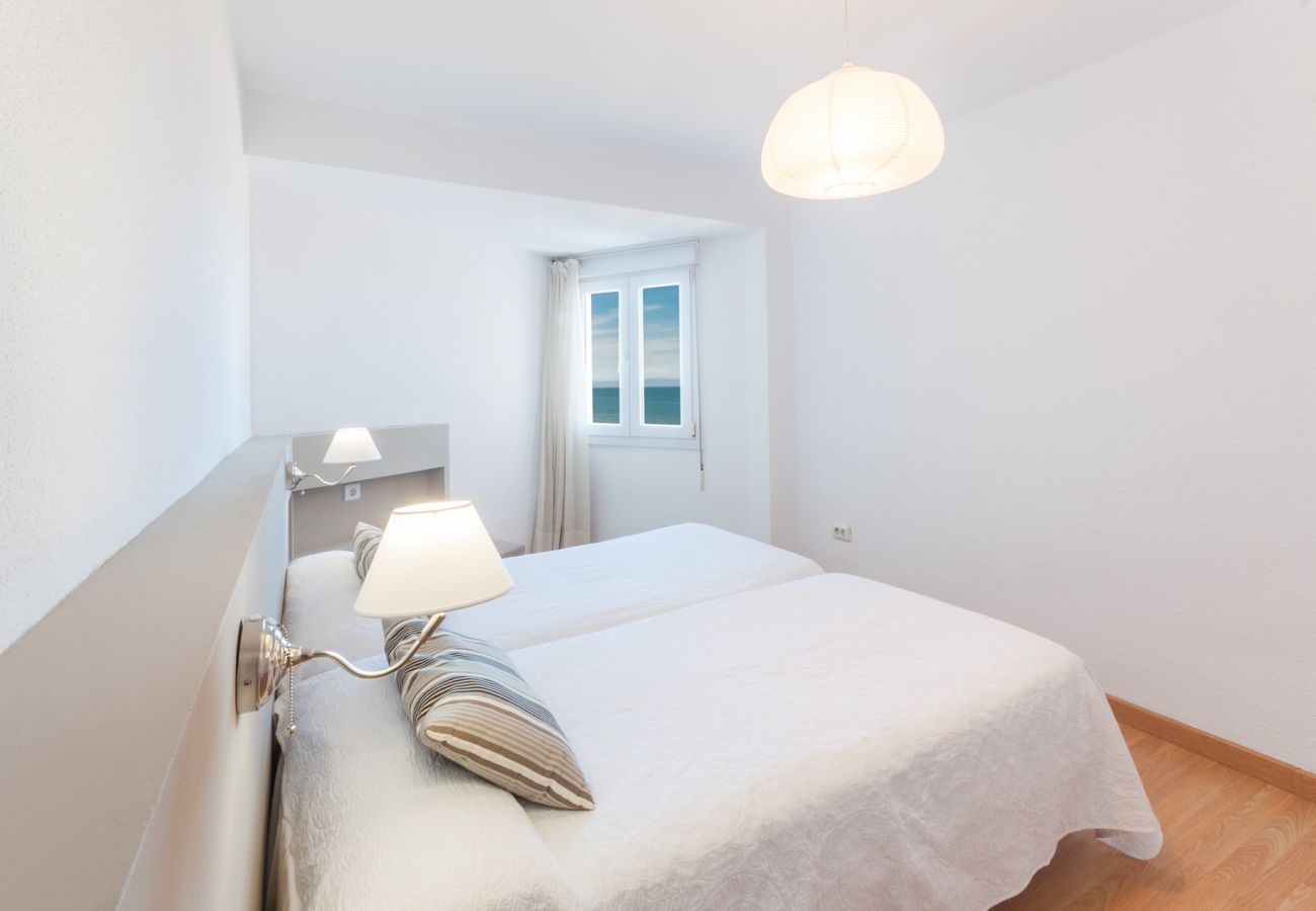 Apartment in Playa de Gandía - Ocean view condo located steps from the beach. Free WIFI