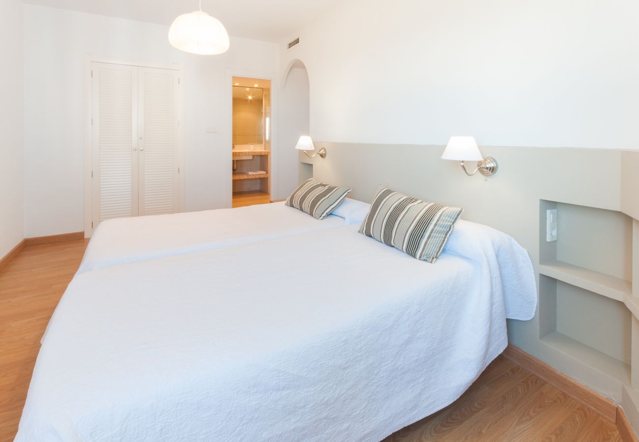 Apartment in Playa de Gandía - Ocean view condo located steps from the beach. Free WIFI