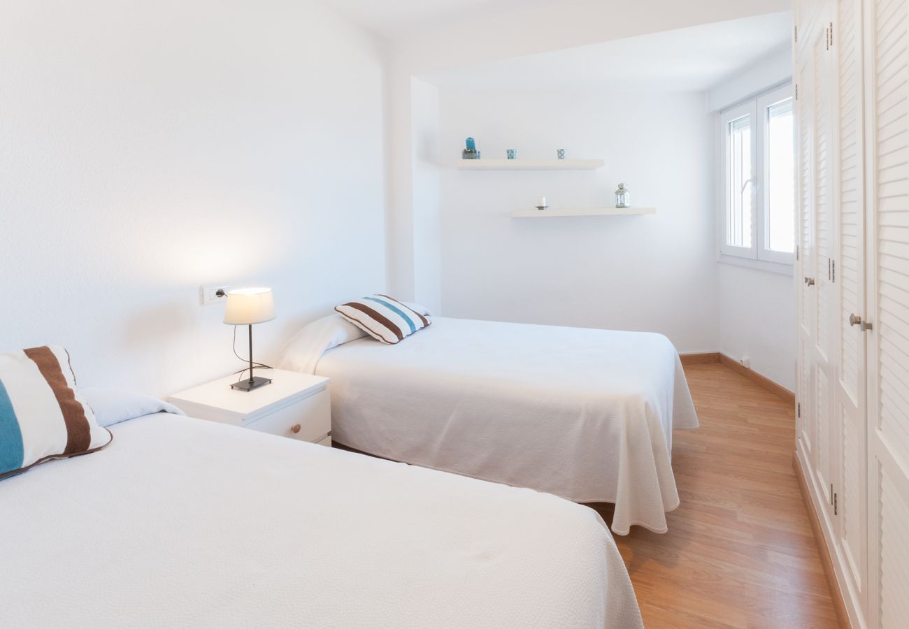 Apartment in Playa de Gandía - Ocean view condo located steps from the beach. Free WIFI