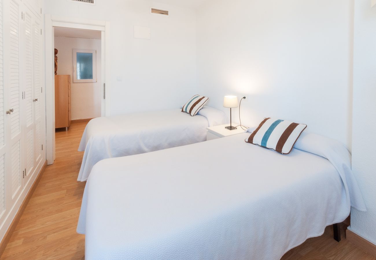 Apartment in Playa de Gandía - Ocean view condo located steps from the beach. Free WIFI