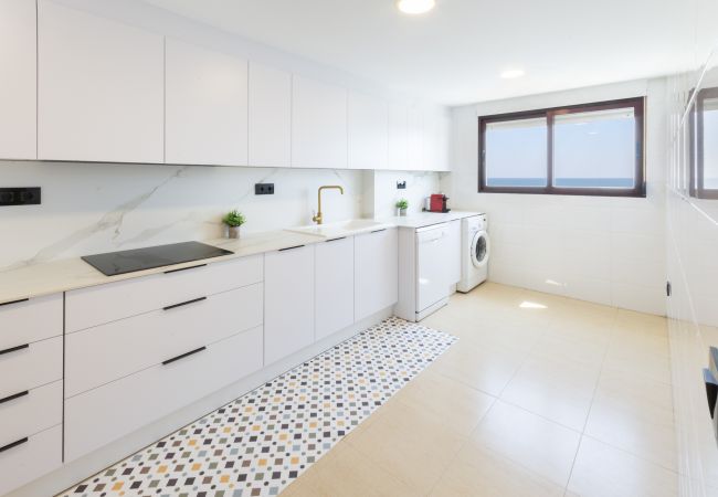 Apartment in Playa de Gandía - Beautiful property with 3 bedrooms. Swimming pool. Satellite TV. Wifi Apartment in Playa de Gandía - Beautiful property with 3 bedrooms. Swimming pool. Satellite TV. Wifi