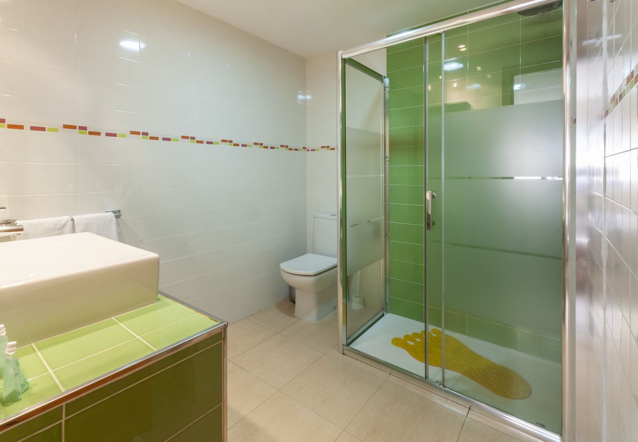 Apartment in Playa de Gandía - Beautiful property with 3 bedrooms. Swimming pool. Satellite TV. Wifi