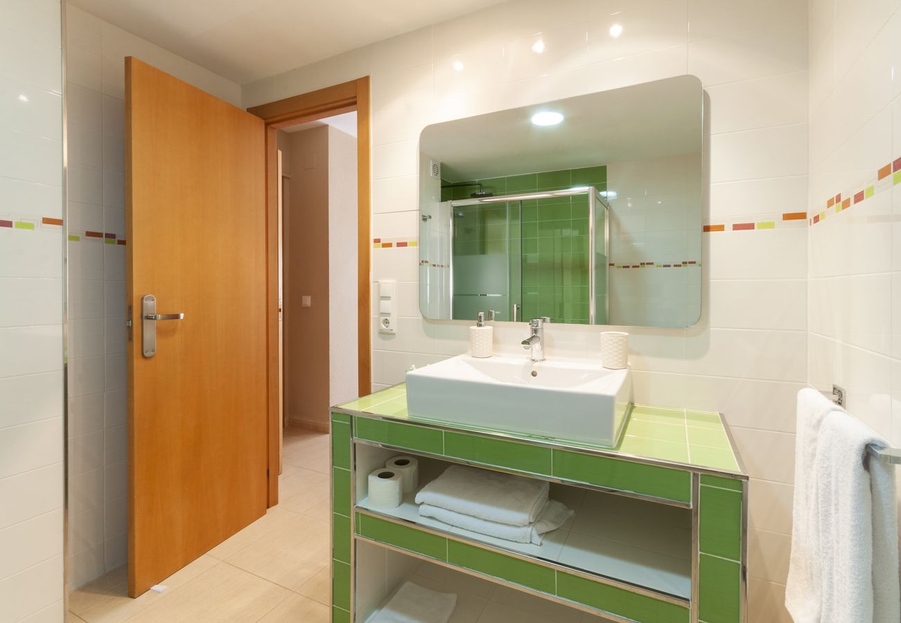 Apartment in Playa de Gandía - Beautiful property with 3 bedrooms. Swimming pool. Satellite TV. Wifi