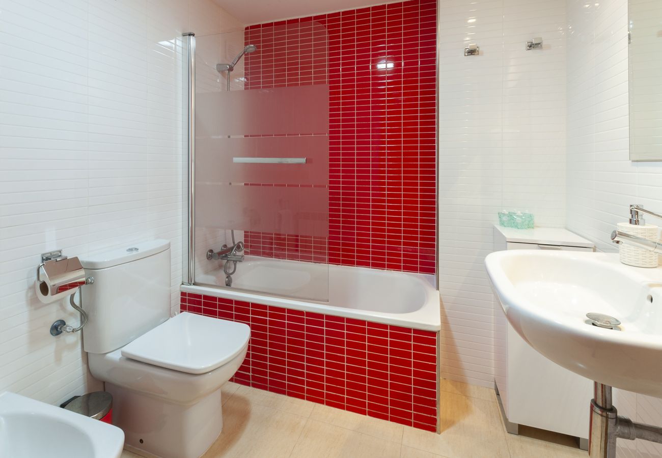 Apartment in Playa de Gandía - Beautiful property with 3 bedrooms. Swimming pool. Satellite TV. Wifi