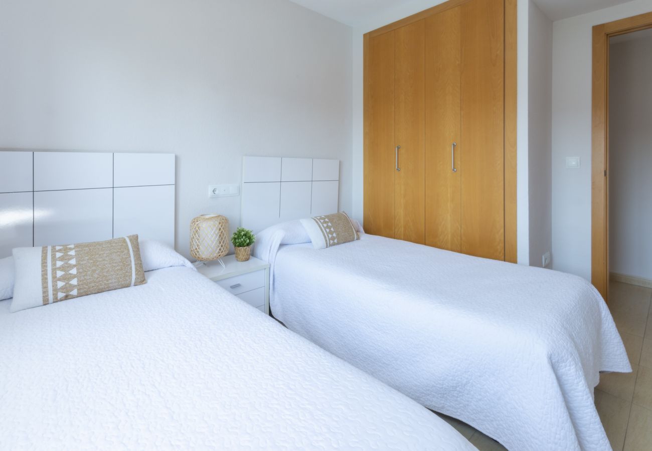 Apartment in Playa de Gandía - Beautiful property with 3 bedrooms. Swimming pool. Satellite TV. Wifi