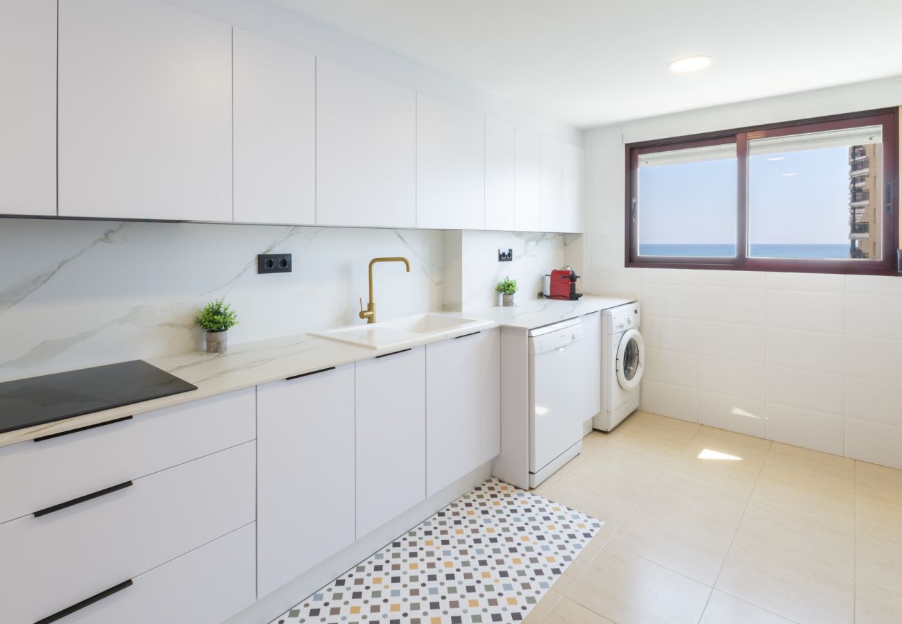 Apartment in Playa de Gandía - Beautiful property with 3 bedrooms. Swimming pool. Satellite TV. Wifi