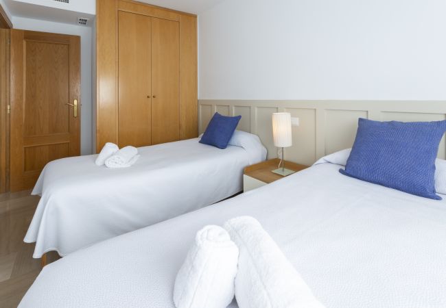 Apartment in Playa de Gandía - Ocean view condo located steps from the beach. Modern decoration! Apartment in Playa de Gandía - Ocean view condo located steps from the beach. Modern decoration!