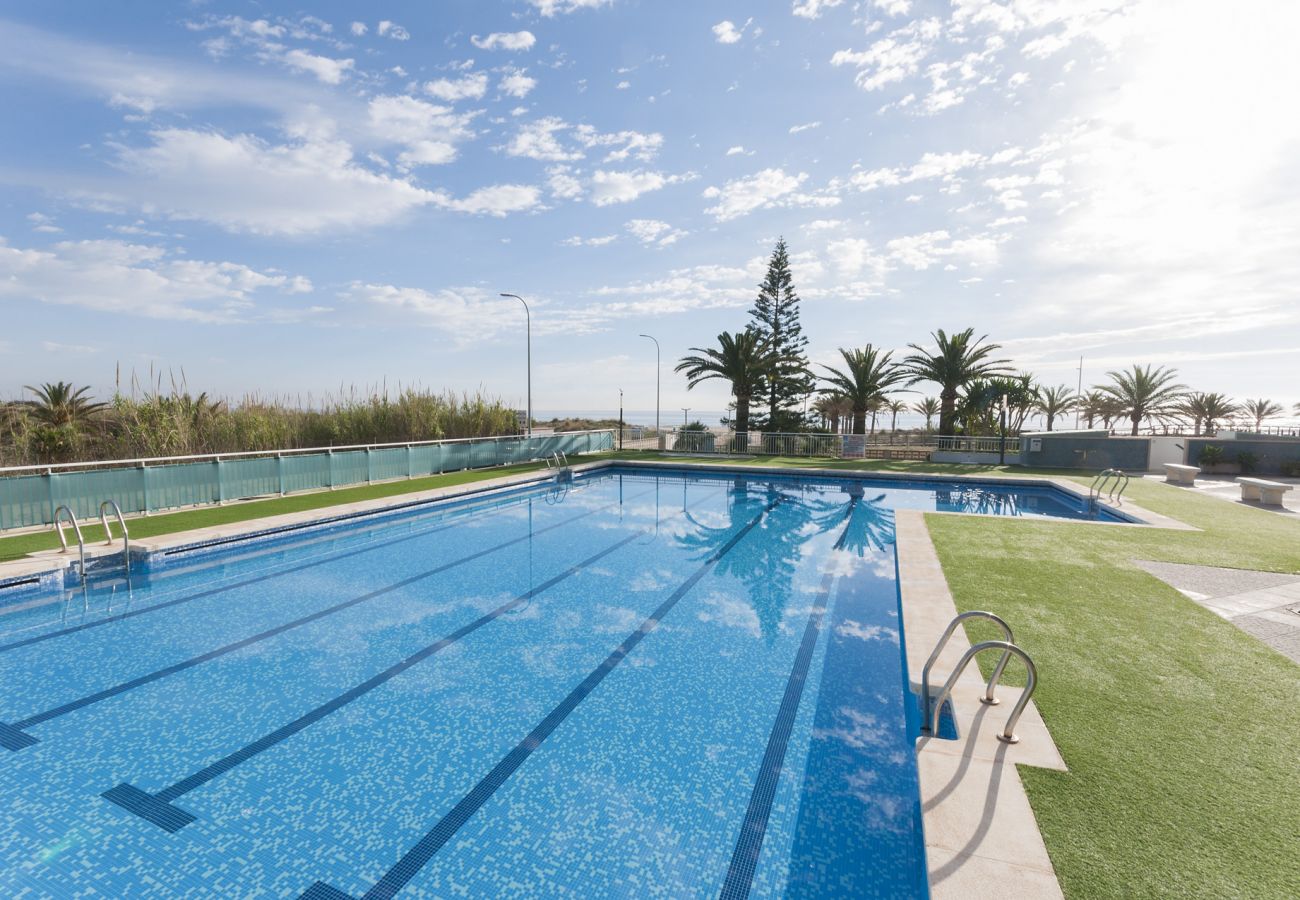 Apartment in Playa de Gandía - Ocean view condo located steps from the beach. Modern decoration!