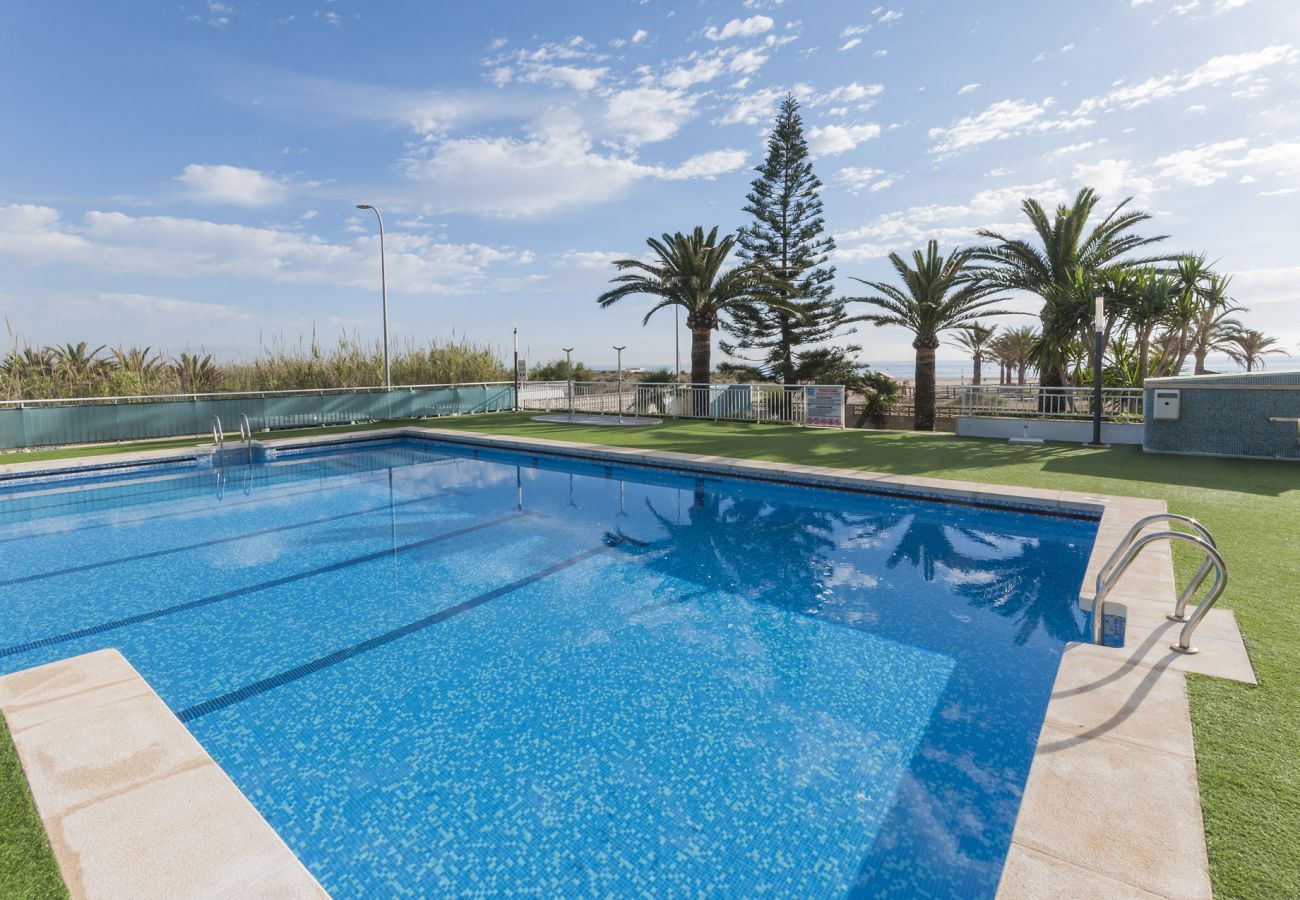 Apartment in Playa de Gandía - Ocean view condo located steps from the beach. Modern decoration!
