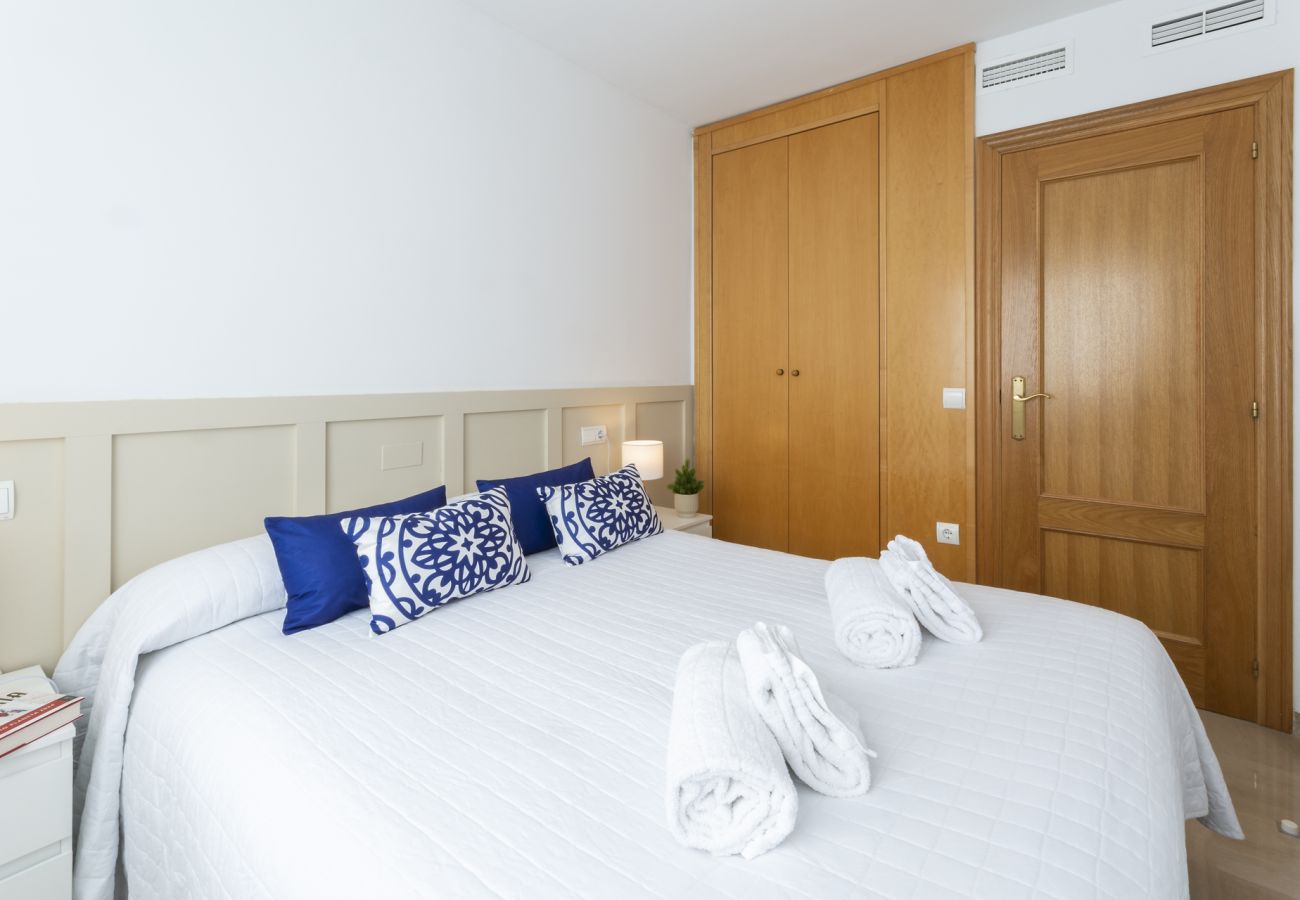 Apartment in Playa de Gandía - Ocean view condo located steps from the beach. Modern decoration!