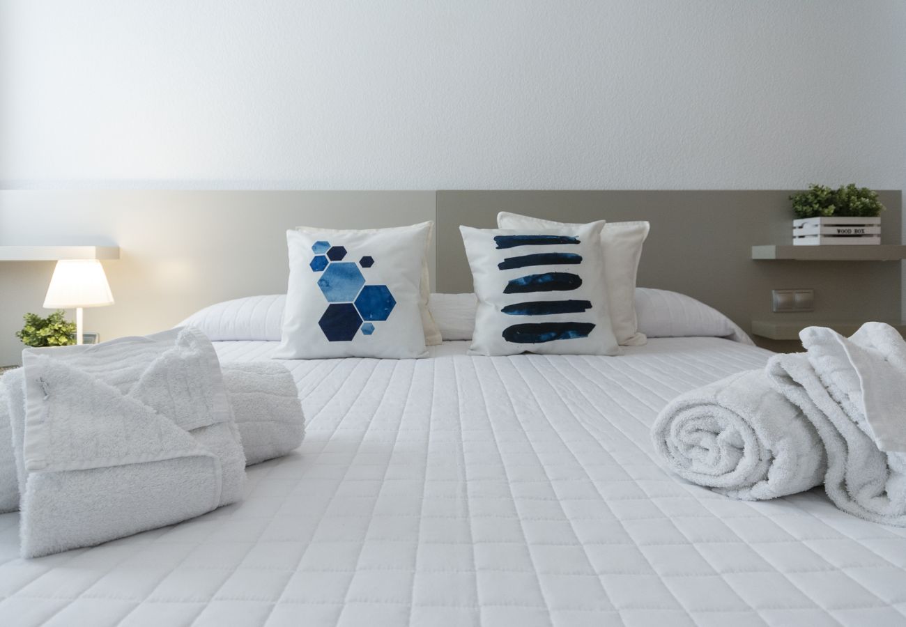 Apartment in Playa de Gandía - Ocean view condo located steps from the beach. Modern decoration!