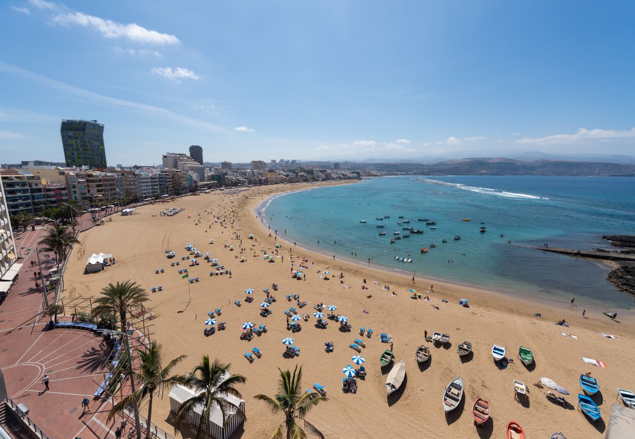 House in Las Palmas de Gran Canaria - Lovely balcony sea views By CanariasGetaway 