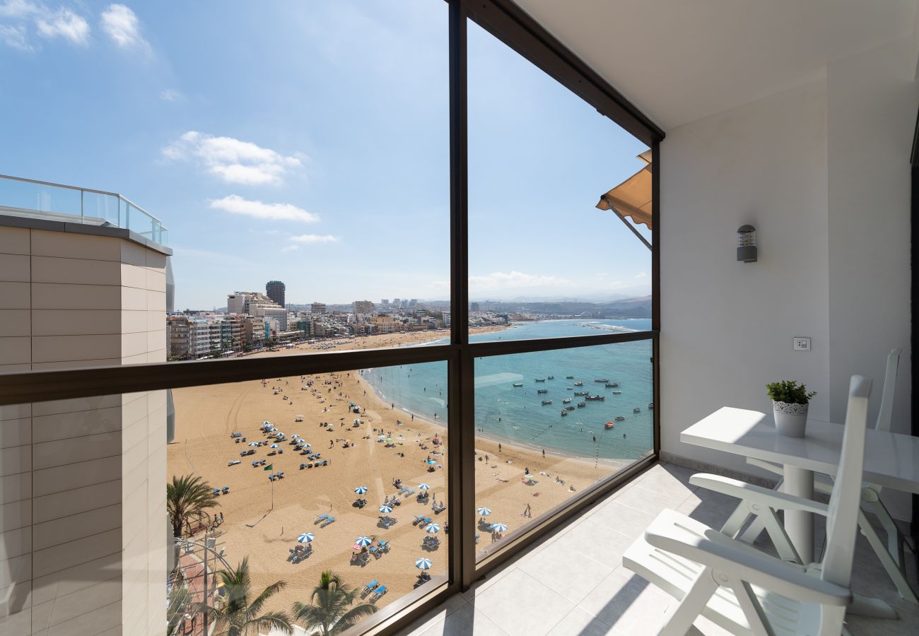 House in Las Palmas de Gran Canaria - Lovely balcony sea views By CanariasGetaway 