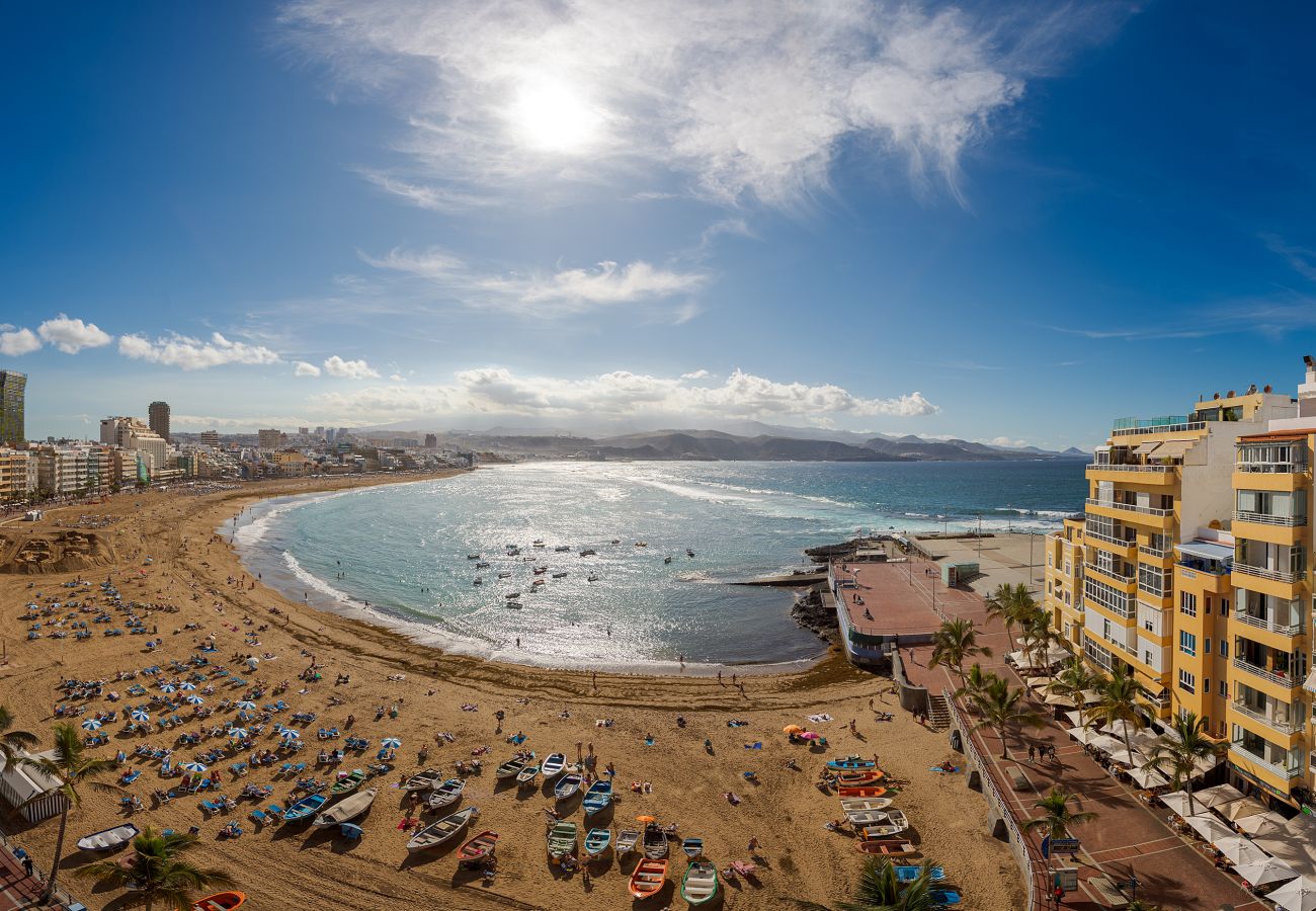 House in Las Palmas de Gran Canaria - Lovely balcony sea views By CanariasGetaway 