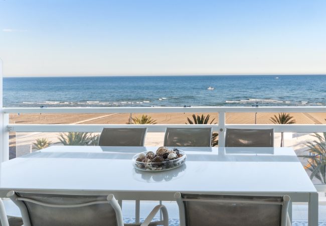 Apartment in Playa de Gandía - Amazing, 5 stars! Beautiful 27m2 terrace beachfront condo! WIFI 150MBS (VIDEO CALL) Apartment in Playa de Gandía - Amazing, 5 stars! Beautiful 27m2 terrace beachfront condo! WIFI 150MBS (VIDEO CALL)