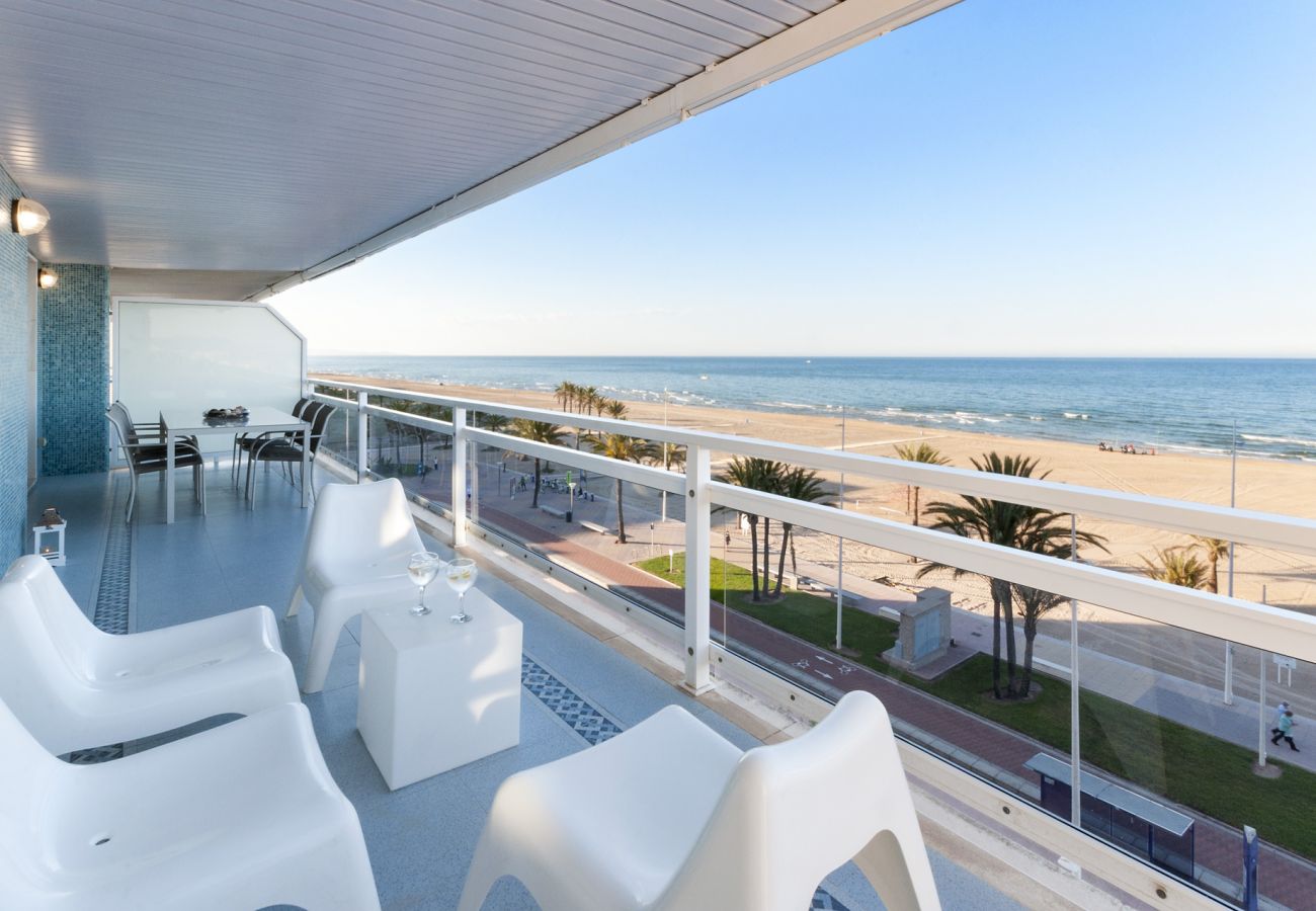 Apartment in Playa de Gandía - Amazing, 5 stars! Beautiful 27m2 terrace beachfront condo! WIFI 150MBS (VIDEO CALL)