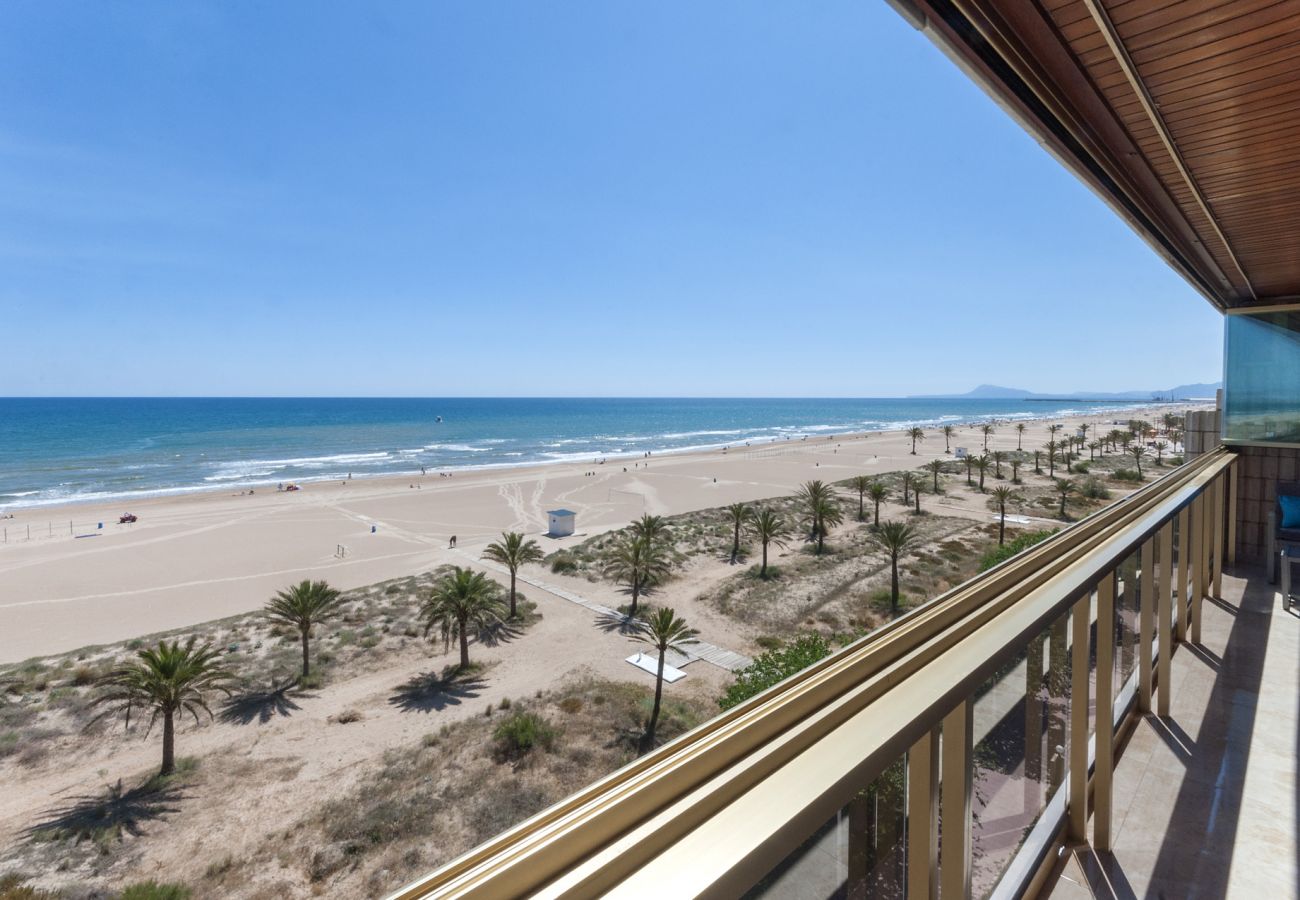 Apartment in Playa de Gandía - Amazing Oceanfront 3 Bedroom Condo
